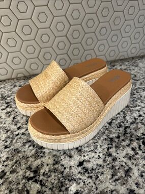 MIA Natural Straw Platform Slide Sandals - Tan Footbed